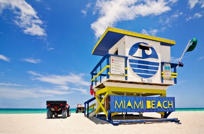 Life Guard am Strand von Miami beach (FotoMak / stock.adobe.com)  lizenziertes Stockfoto 
License Information available under 'Proof of Image Sources'